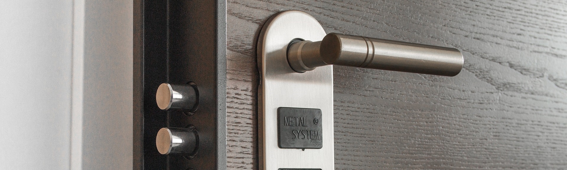 Apertura porte Sfratti Giudiziari Arezzo | Cell. 3891206945